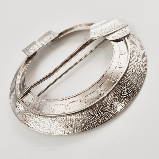 Rasi E A Kultasepänliike Ky | Muinaispuku solki | KÄSITYÖ | Rintakoru | Hopeaa -78