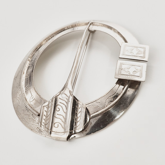 Rasi E A Kultasepänliike Ky | Muinaispuku solki | KÄSITYÖ | Rintakoru | Hopeaa -78