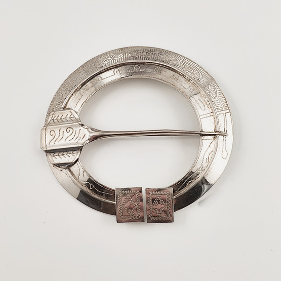 Rasi E A Kultasepänliike Ky | Muinaispuku solki | KÄSITYÖ | Rintakoru | Hopeaa -78