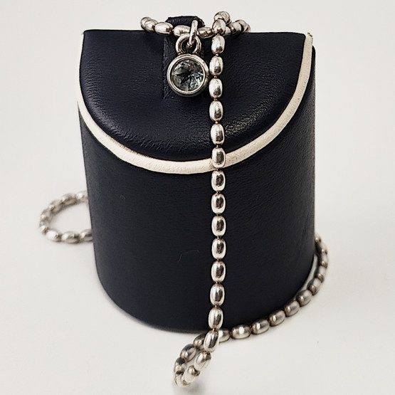 Kalevala Koru | Lähde kaulakoru | Sininen Topaasi | Hopeaa