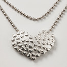 Kalevala Koru | TÄYSIN SYDÄMIN -riipus |  kaulakoru | Hopeaa