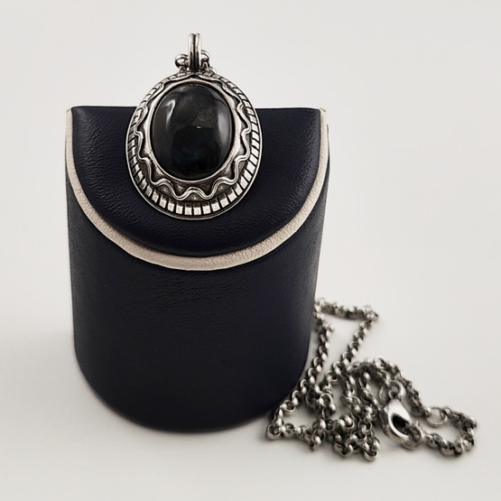 Kalevala koru | RIIPUS -1639 | Spektroliitti | Kaulakoru | Hopeaa