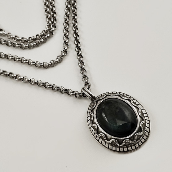 Kalevala koru | RIIPUS -1639 | Spektroliitti | Kaulakoru | Hopeaa