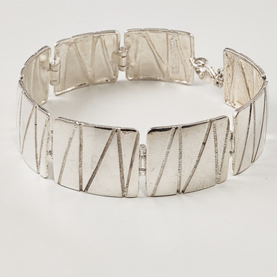 AKT | Tammen koru | Marjut Kemppi  |  RANNEKORU | Hopeaa