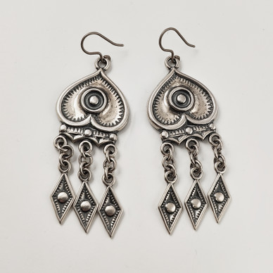 Kalevala koru |Germund Paaer |  (isot) HERTTALEHTI -korvakorut | Hopeaa 