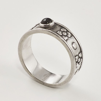Kalevala jewelry | 'Sancta Birgitta' RING | Red garnet | Sterling