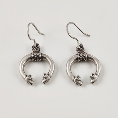 Kalevala Koru |  Hirvenpää -korvakorut  | Hopeaa