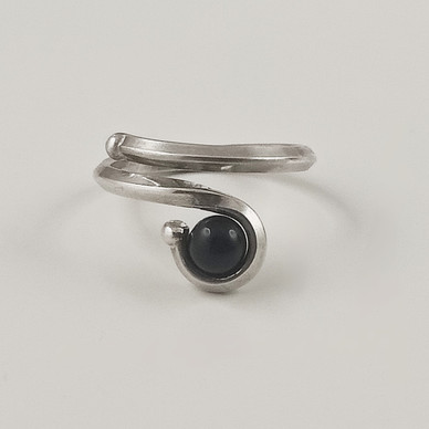 Kultakeskus oy | Karl Laine |  COMPRO sormus | musta onyx | Hopeaa
