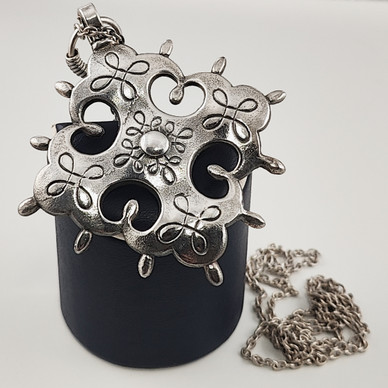 Kalevala Koru | ( iso).  Raja-Karjalan Ristiriipus | kaulakoru | Hopeaa -73