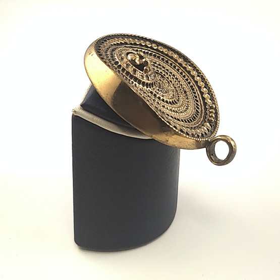 Turun Hopea oy | Jorma Laine |  CHIC -Riipus | Pronssia