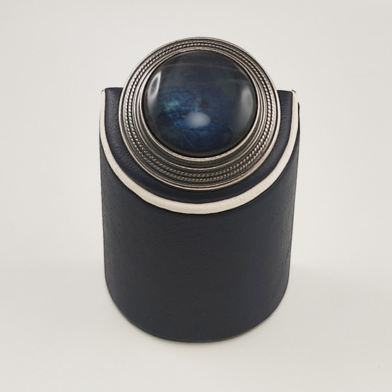 Kalevala Koru | SOLKI -1643 | Rintakoru |  Spektroliitti  | Hopeaa