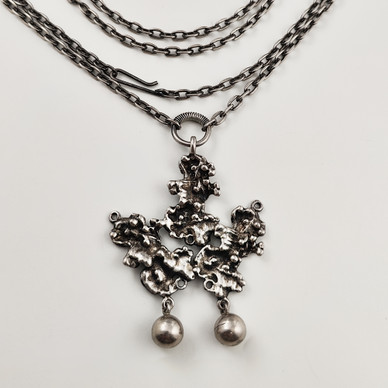 Turun hopea oy | Pentti Sarpaneva |  KAARNA  Riipus | Kaulakoru | 830 Hopeaa -70