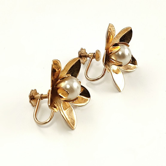 Kupittaan Kulta |  Elis Kauppi |  FLOWER Earrings | Screw locks | Gold-plated Sterling