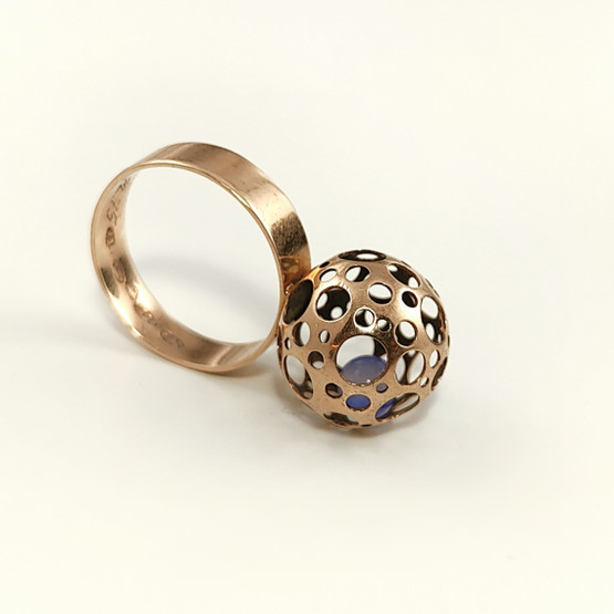 NW | Westerback oy| Liisa Vitali | 'Ladybug' -Ring | 12mm lace ball | 585 Gold -70