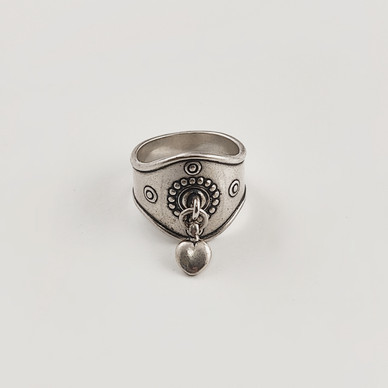 Kalevala koru |  Sydän -Sormus | heiluvalla sydämellä | 18mm | Hopeaa  