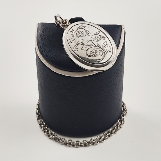 Kalevala Koru | Lapin Medaljonki | Kaulakoru |  Hopeaa