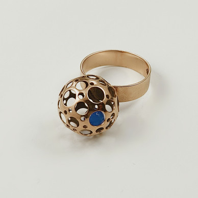 NW| Liisa Vitali | 'Ladybug' -RING |  Chalcedony | 17.25mm | 585 Gold | -72