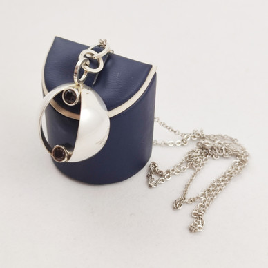 Elis Kauppi ,riipus, kaulakoru Hopeaa -66