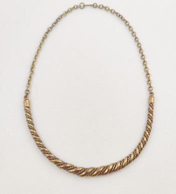 Kalevala koru Halikon Lampolan kierrekoru, kääty , pronssia