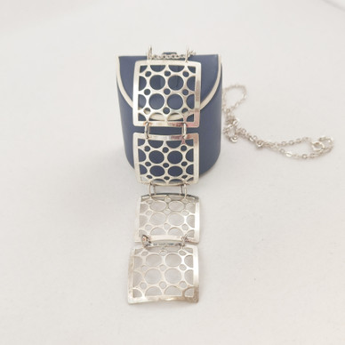 Kultasepät Salovaara , iso riipus + ketju, Hopeaa