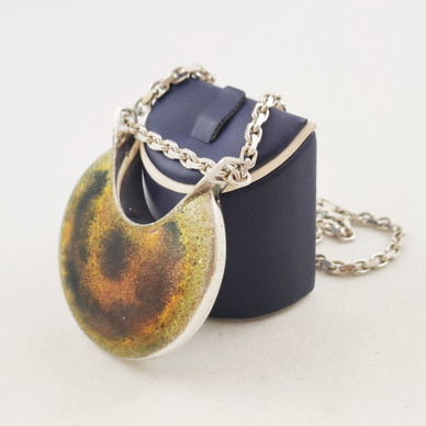 Pekka Piekäinen, Emaloitu riipus, Hopeaa