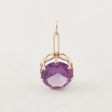 AKT, kultariipus 14k, Liilalla kivellä