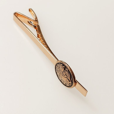 Kalevala Koru, Aurinkoleijona kravattisolki, Pronssia