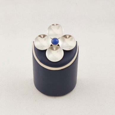 Saurum oy, Solki / Rintakoru sinisellä kivellä, Hopeaa -03