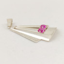 Hakala Urpo Tmi, Kaarina. Riipus pinkeillä kivillä, Hopeaa