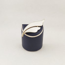 Prestin Kulta- ja kellosepänliike, Kokkola. Emaloitu Rintakoru , Hopeaa