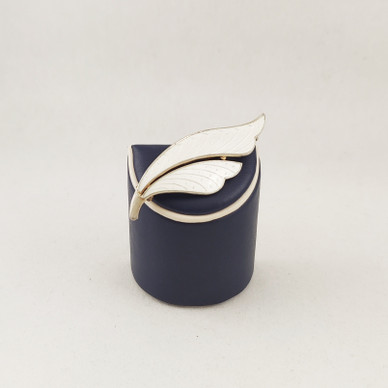 Prestin Kulta- ja kellosepänliike, Kokkola. Emaloitu Rintakoru , Hopeaa