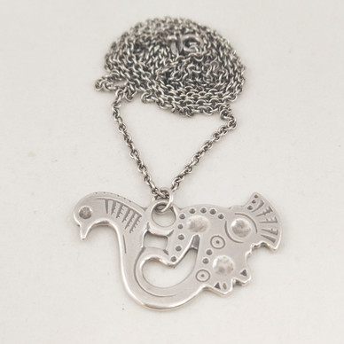 Kalevala Koru | (iso) Tampereen seudun lintu -Riipus | kaulakoru | Hopeaa -93