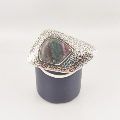 Kultasepänliike Reinikka & Laine, Käsityö , Rintakoru kivellä, Hopeaa -66