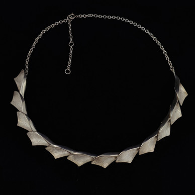 Valo-Koru | HOPEASIIPI -Kääty | Kaulakoru | Sterling Hopeaa