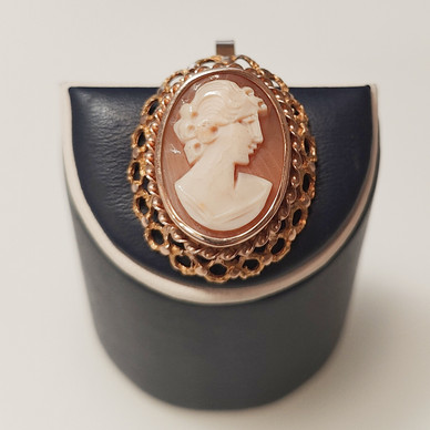 AKT | Tammi jewelry | Finnish vintage Camé Pendant | 585 Gold
