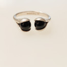 Elis Kauppi, upea Siro Sormus, mustat kivet , Hopeaa -77