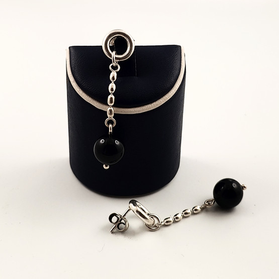 KK, Kalevala Koru | Mari Saari | Pore Korvakorut | onyx kivet | Hopeaa