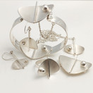 Kultasepät Salovaara, Kaarina. Design Pia Kauppi, Korusetti, Hopeaa