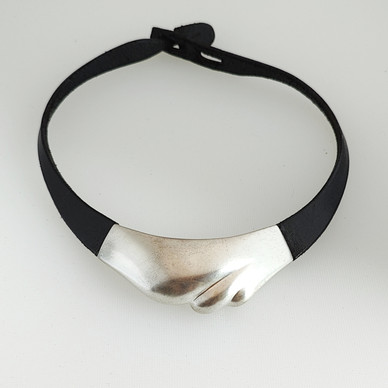 Lapponia, Design Paul Haavgaard, kaulakoru , Nahkaa + Hopeaa -88