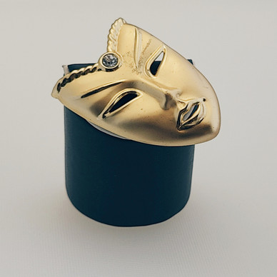 Naamio Solki, Rintakoru kirkkaalla kivellä, Kullattua 925 Hopeaa