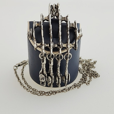 Tapani Vanhatalo, Riipus, Kaulakoru , korumetallia