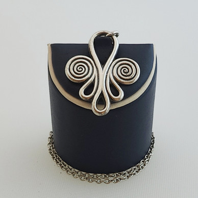 Kalevala Koru, Nokian Riipus , Kaulakoru , Hopeaa -89