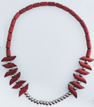 Aarikka oy, Finland , Kaija Aarikka, kaulakoru, punaiset Puuhelmet