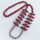 Aarikka oy, Finland , Kaija Aarikka, kaulakoru, punaiset Puuhelmet