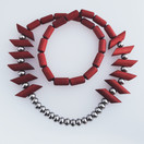 Aarikka oy, Finland , Kaija Aarikka, kaulakoru, punaiset Puuhelmet