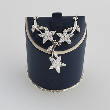 Kultajousi, Zirkoniakukat -kääty, Kaulakoru , 925 Hopeaa