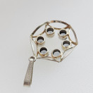 Kultasepät Salovaara ky, K.Sara, Riipus, sinisillä kivillä, Hopeaa