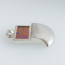 Kultakeskus, design by Nanny Still, titaani Riipus , Hopeaa -76