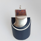 Kultakeskus, design by Nanny Still, titaani Riipus , Hopeaa -76