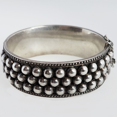 Kellomiehet oy, Helsinki. Näyttävä 